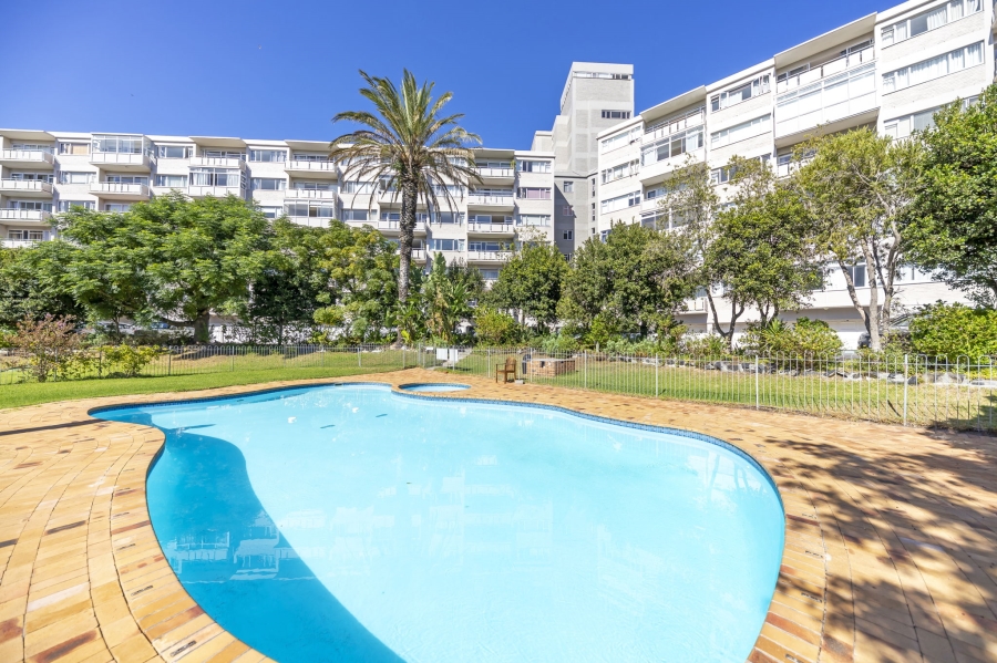 To Let 2 Bedroom Property for Rent in Green Point Western Cape